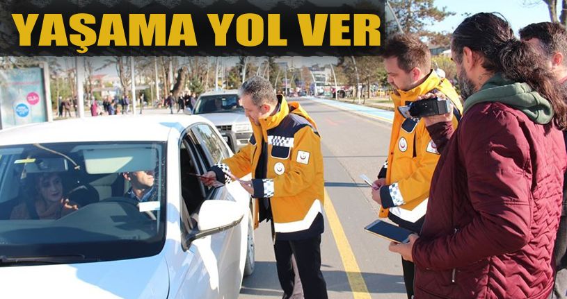 Sağlıkçılar “Yaşama yol verin” dediler
