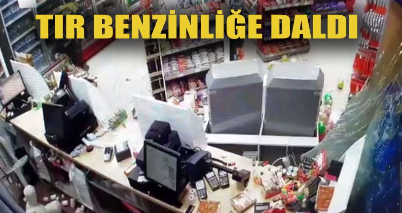 Tır akaryakıt istasyonu marketine çarptı, istasyon çalışanı son anda kurtuldu