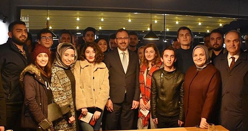 Bakan Kasapoğlu Öğrencilerle Buluştu