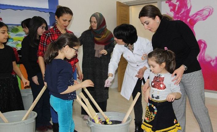 Düzceli çocuklar, rengarenk giyeceklerini kendi elleriyle yaptılar