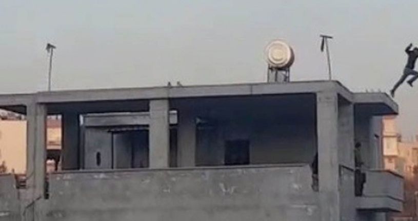'Uçan torbacı' ayağı kırık yakalandı
