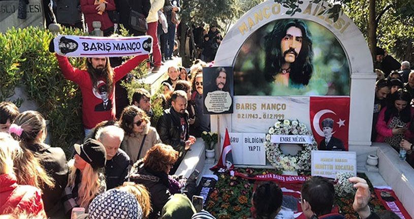 Barış Manço ölümünün 21. yılında mezarı başında anıldı