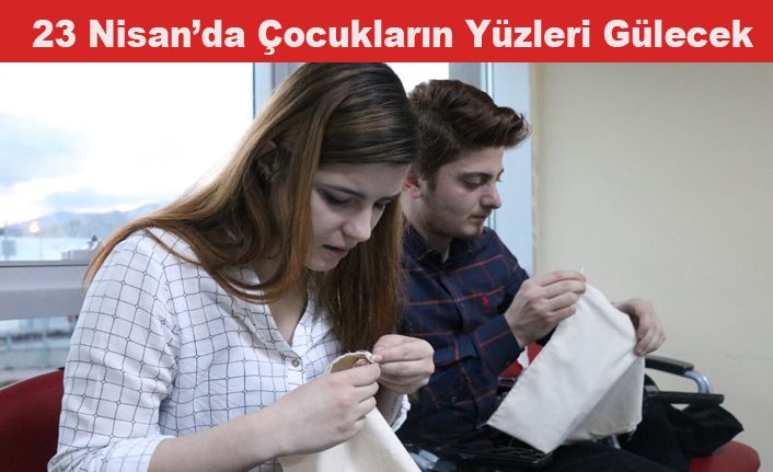 Köy Okullarındaki Çocuklar İçin Bez Çanta Diktiler