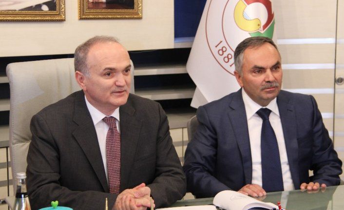 Özlü, Göreve Başlıyor