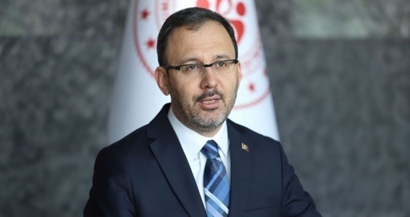 Bakan Kasapoğlu'ndan sosyal medyayı sallayan “Hagi mi?, Alex mi?” anketi