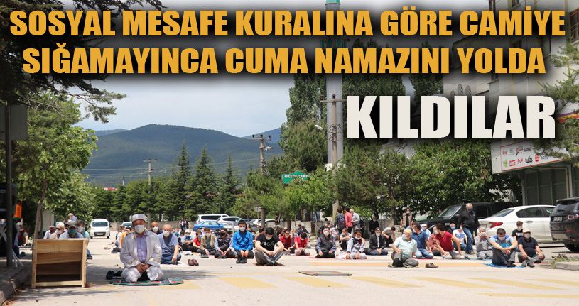 Bolu’da, Cuma namazı için trafiğe açık yol kapatıldı