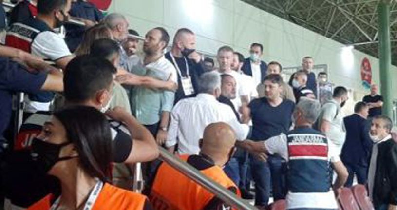Alanyaspor - Trabzonspor maçının ardından yöneticiler birbirine girdi!