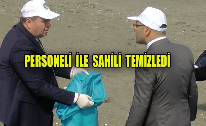 Başkan Yanmaz, memurlarıyla birlikte plajları temizledi
