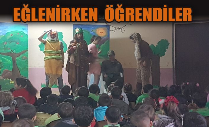 Çocuklar Tiyatroda Doyasıya Eğlendi