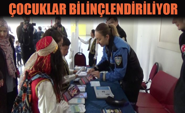Polis ablalarından, çocuklara eğitim