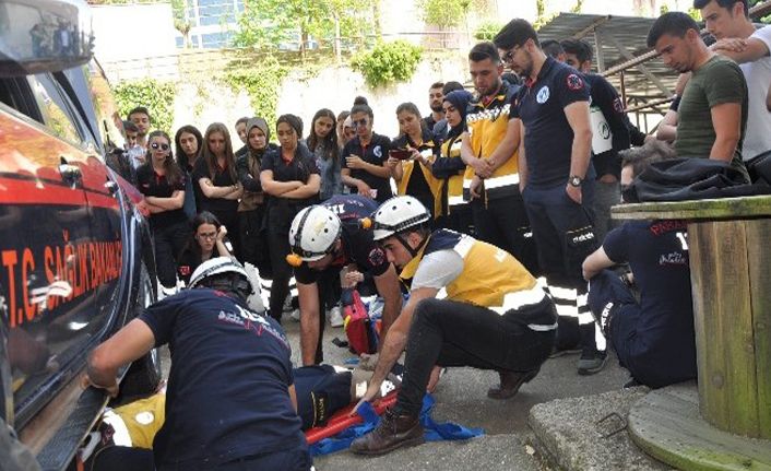 Öğrencilerine ambulans operasyonları eğitimi verildi