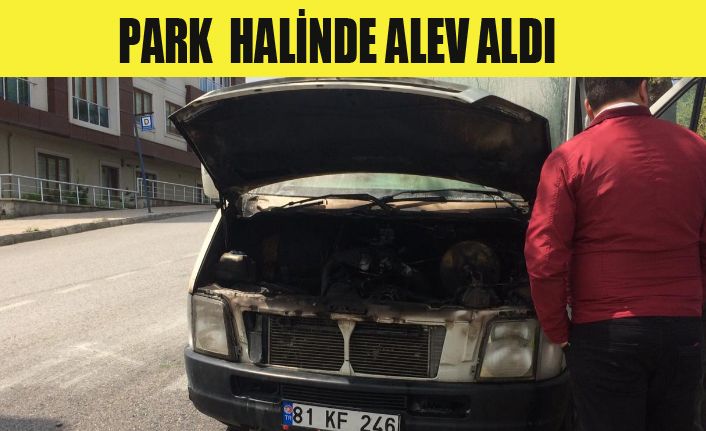 Minibüs bir anda motor kısmından yandı