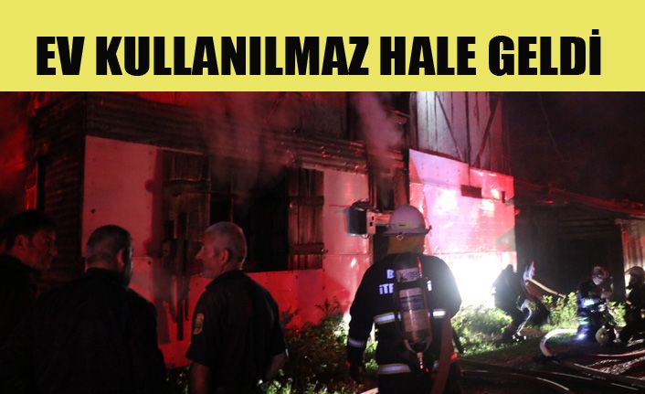 2 katlı ahşap ev yandı