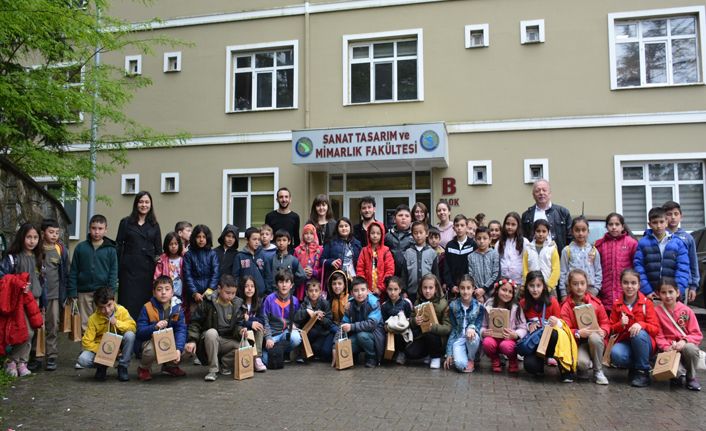 Minik öğrenciler üniversiteyi ziyaret etti