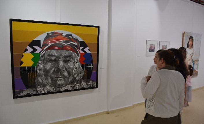 Öğrencilerinin eserleri sanat severlerle buluşuyor