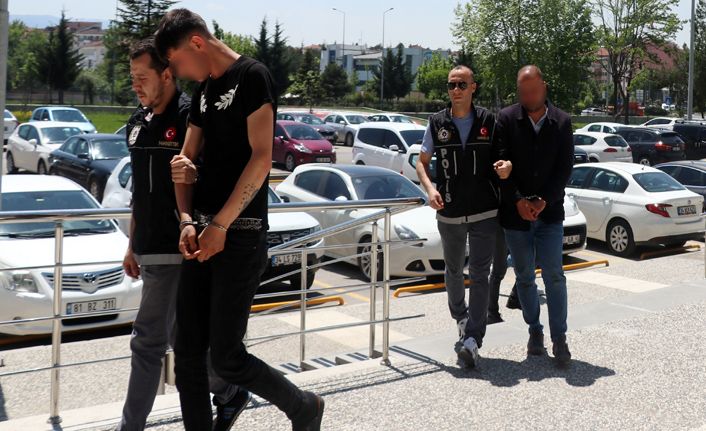 Uyuşturucu maddelerle yakalanan 2 kişi adliyeye sevk edildi