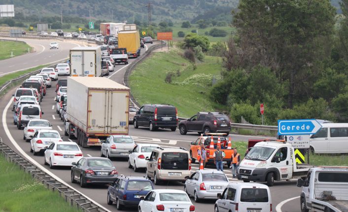 Gerede-Karadeniz Bağlantı Yolu'nda trafik durma noktasına geldi