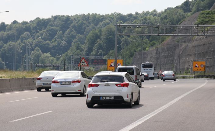 TEM Otoyolu’nda trafik yoğunluğu sürüyor