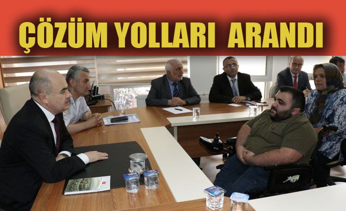 Vali Dağlı vatandaşları tek tek dinledi