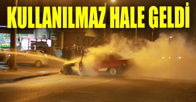 Seyir halindeki otomobil alev alev yandı