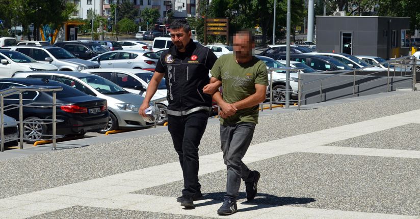 Uyuşturucu madde ile yakalanan kepçe operatörü adliyeye sevk edildi