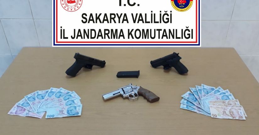 Kaputa gizlenmiş silah ele geçirildi