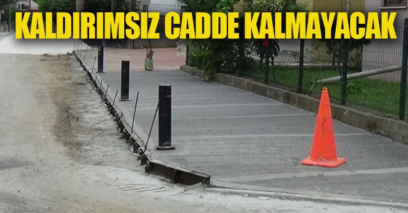 Kaldırımlar Yeniden İnşa Ediliyor