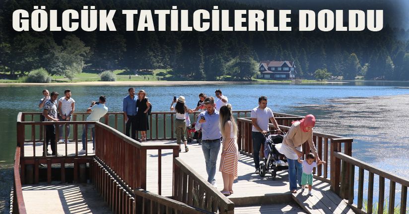 Bayramda memleketlerine gidemeyen tatilciler Gölcük'e akın etti
