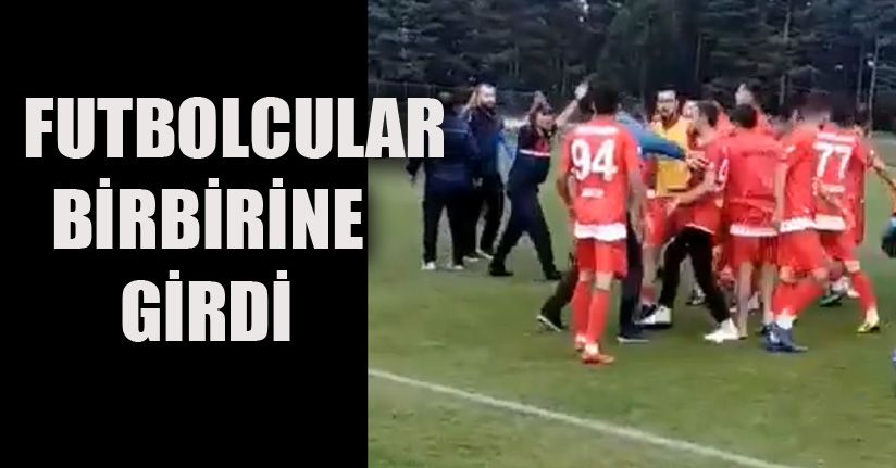 Hazırlık maçı öncesi futbolcular birbirine girdi