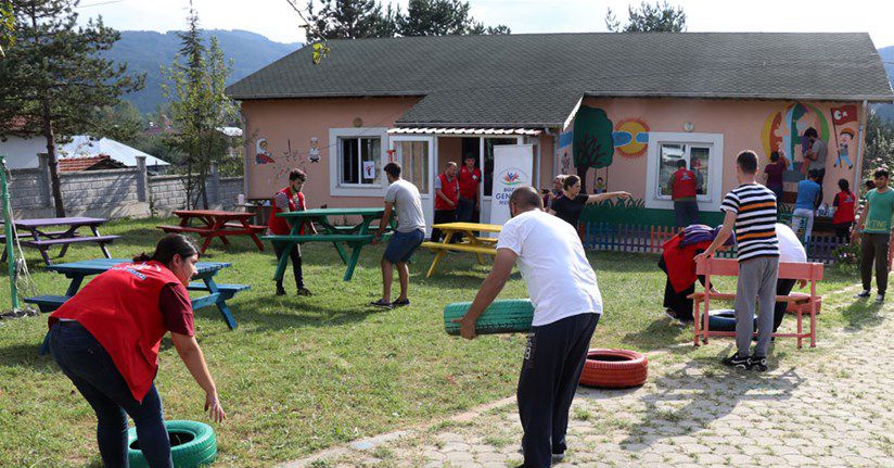 Gönüllü Gençler Eğitim Yuvasına Renk Kattı