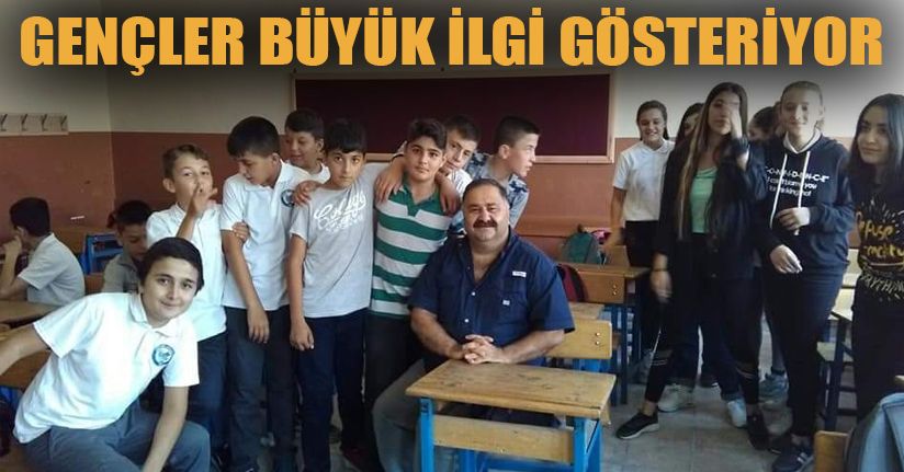 Usta oyuncu öğrencilerle buluştu