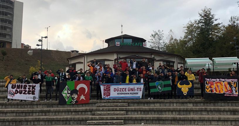 Düzce Üniversitesi Taraftar Topluluklarından Anlamlı Fotoğraf