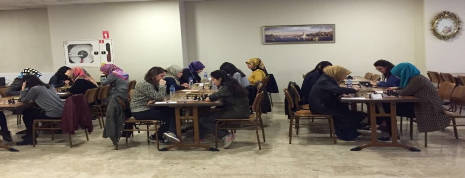 Yurt-Kur kızları satranç turnuvasında