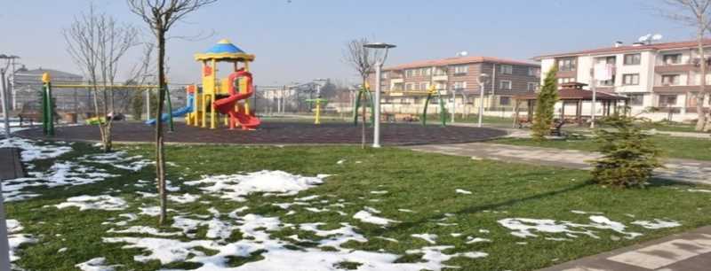 Düzce Belediyesi mahallelerde park yapmaya devam ediyor