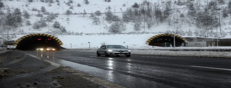 Bolu Dağı?nda kar yağışı durdu, trafik normale döndü