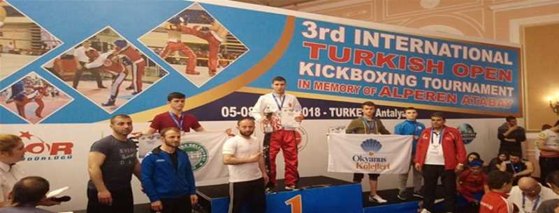 Kick Boksta 2 şampiyonluk