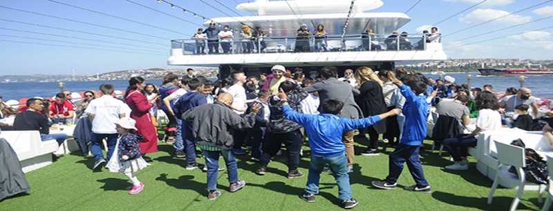 81 ilden gelen 81 çocuk, ilk kez İstanbul'u ve denizi gördü