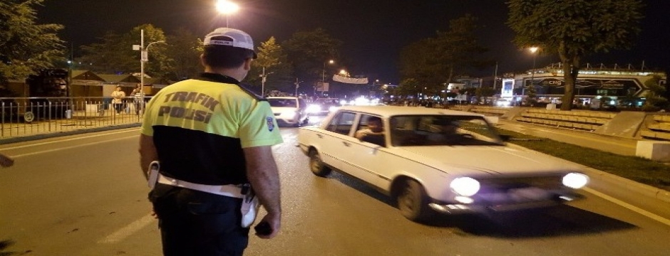 Polis ekipleri abart egzozlu araçlara geçit vermiyor