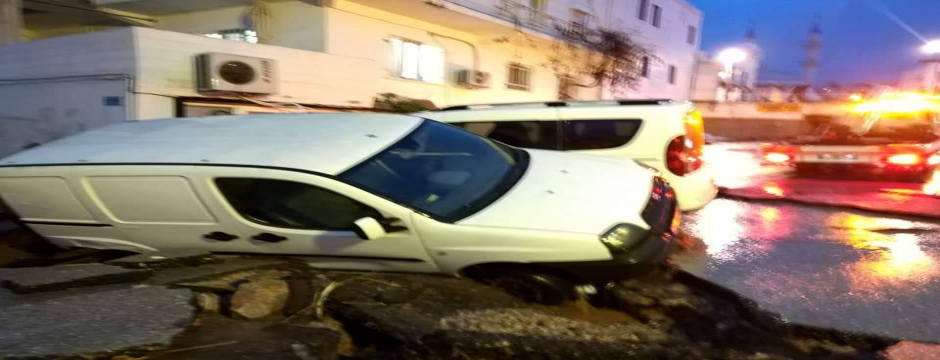 Bodrum'da sel felaketi... Asfaltlar patladı, otomobiller ve motosikletler sular içinde sürüklendi