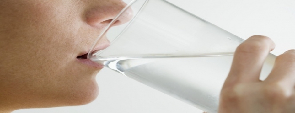Toksinleri atmak için günlük en az 14 bardak su tüketin