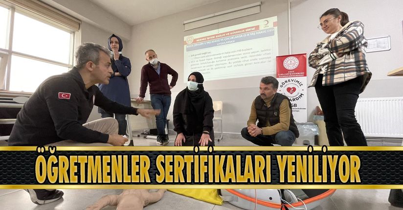 Öğretmenler Sertifikaları Yeniliyor