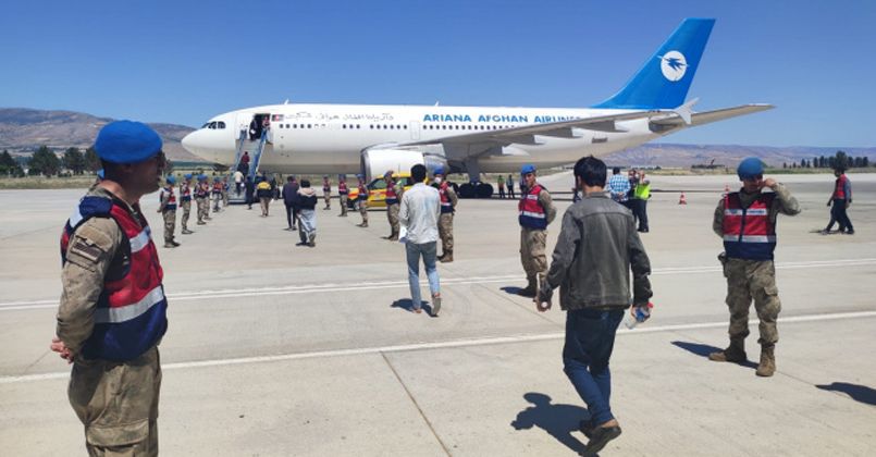 Afganlı 227 göçmen daha ülkelerine gönderildi