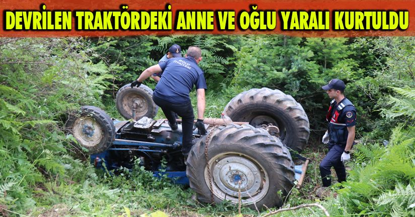 Devrilen traktördeki anne ve oğlu yaralı kurtuldu