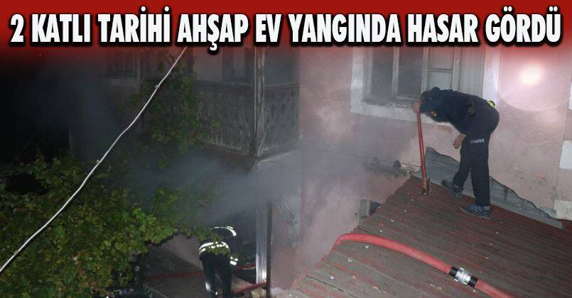 2 katlı tarihi ahşap ev yangında hasar gördü
