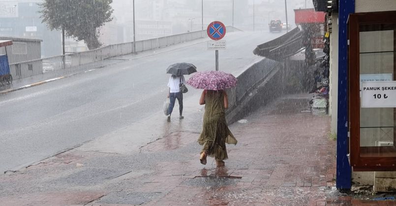 Zonguldak'ta metrekareye bir saatte 35 kilogram yağış düştü
