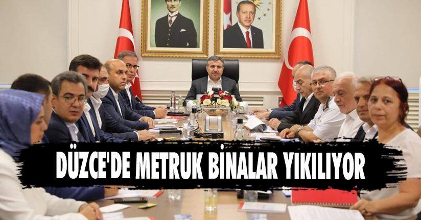 Düzce'de Metruk Binalar Yıkılıyor