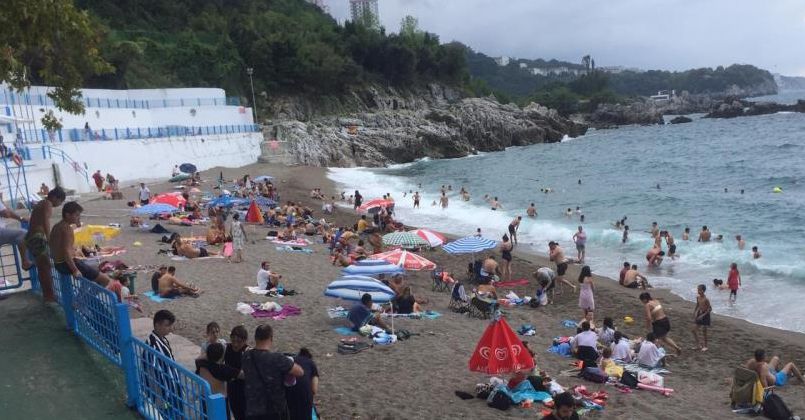 Vatandaşlar hafta sonu plajı boş bırakmadı