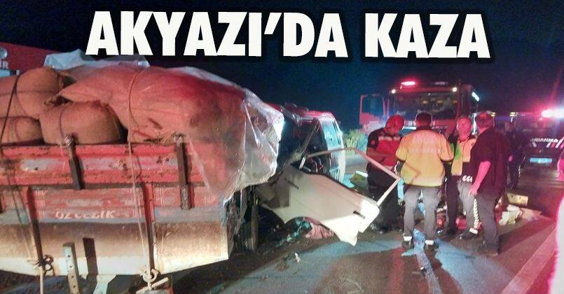 D-100'de minibüs traktöre arkadan çarptı: 2 yaralı