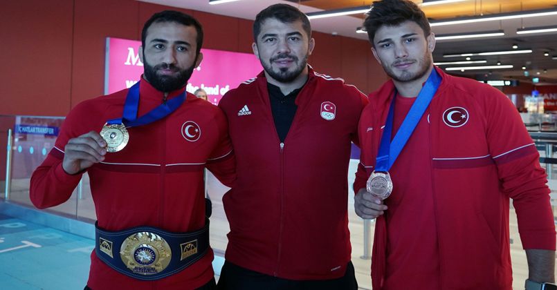 Dünya şampiyonu olan Grekoromen Milli Takımı Türkiye'ye döndü