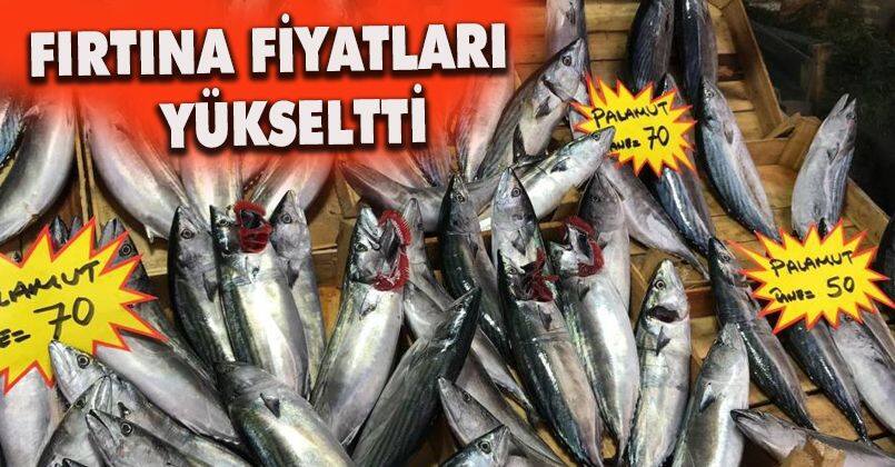 Fırtına, balık tezgahlarını vurdu